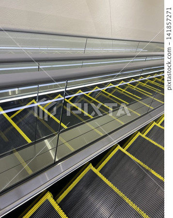 Unmanned escalator 4 Unmanned escalator 4 141857271