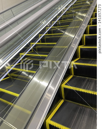 Unmanned escalator 6 Unmanned escalator 6 141857273