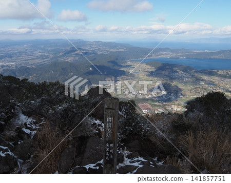 一月初的開門山(鹿兒島縣指宿市) 一月初的開門山(鹿兒島縣指宿市) 141857751