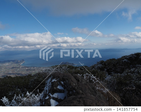 一月初的開門山(鹿兒島縣指宿市) 一月初的開門山(鹿兒島縣指宿市) 141857754