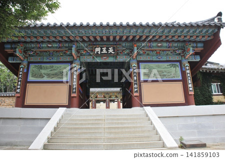 韓國釜山梵魚寺天王門 韓國釜山梵魚寺天王門 141859103