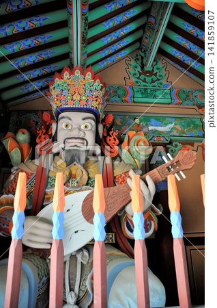 韓國釜山梵魚寺天王門神像 韓國釜山梵魚寺天王門神像 141859107