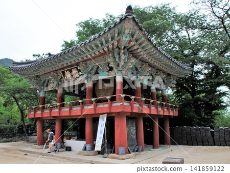韓國釜山梵魚寺鐘樓 韓國釜山梵魚寺鐘樓 141859122