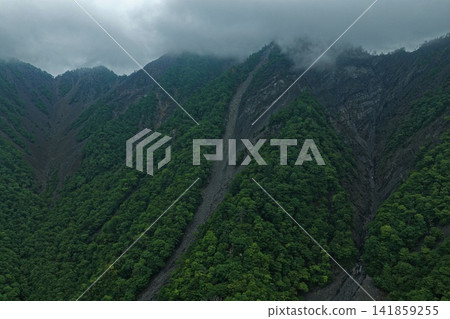 Aerial photograph capturing the steep slopes and landslide site of Otani-kuzure in Shizuoka Prefecture. Aerial photograph capturing the steep slopes and landslide site of Otani-kuzure in Shizuoka Prefecture. 141859255