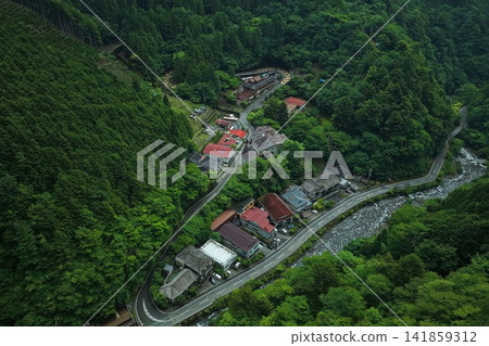 Aerial photograph capturing the mountain streams and winding roads in Umegashima, Shizuoka Prefecture. Aerial photograph capturing the mountain streams and winding roads in Umegashima, Shizuoka Prefecture. 141859312