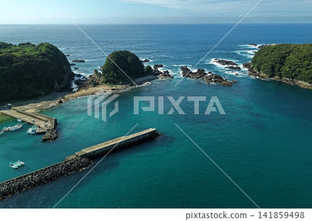 Aerial photograph showing a breakwater and fishing boats in Kushimoto Town, Wakayama Prefecture. Aerial photograph showing a breakwater and fishing boats in Kushimoto Town, Wakayama Prefecture. 141859498