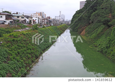 山形城遺址周圍的護城河(花城公園)(山形縣山形市) 山形城遺址周圍的護城河(花城公園)(山形縣山形市) 141859612