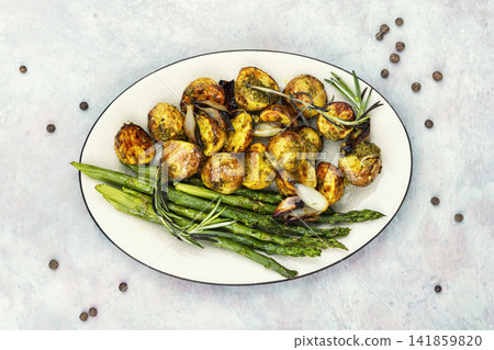 Roasted baby potatoes with asparagus and herbs Roasted baby potatoes with asparagus and herbs 141859820