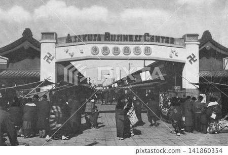 1956 年的老照片,東京淺草仲見世商店街。 1956 年的老照片,東京淺草仲見世商店街。 141860354
