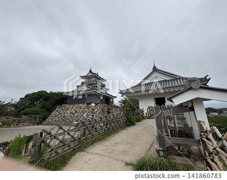 濱松城天守閣和城門一覽。 濱松城天守閣和城門一覽。 141860783