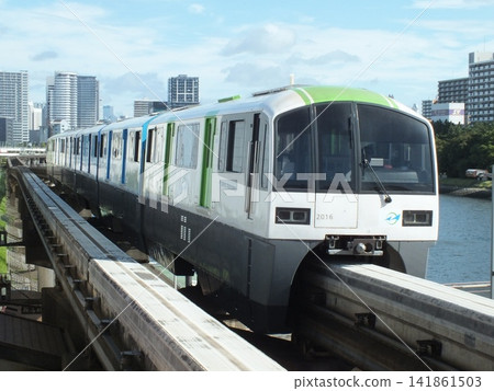 東京單軌電車2000系列(攝於大井賽馬場站) 東京單軌電車2000系列(攝於大井賽馬場站) 141861503