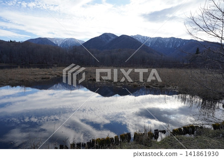 Kannon-numa Pond in mid-December (Shimogo Town, Fukushima Prefecture) Kannon-numa Pond in mid-December (Shimogo Town, Fukushima Prefecture) 141861930