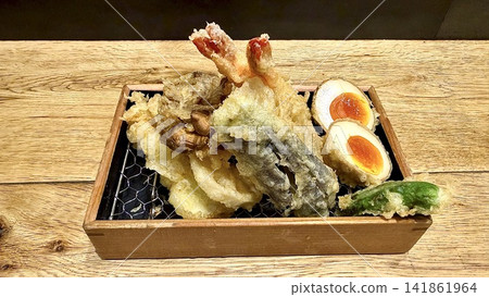 A plated assortment of tempura 141861964