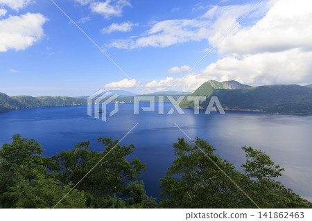 摩週湖（位於日本北海道，擁有日本最清澈的湖水，是繼俄羅斯貝加爾湖之後世界第二清澈的湖水） 141862463