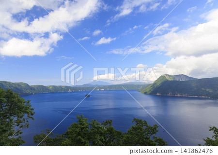 摩週湖（位於日本北海道，擁有日本最清澈的湖水，是繼俄羅斯貝加爾湖之後世界第二清澈的湖水） 141862476