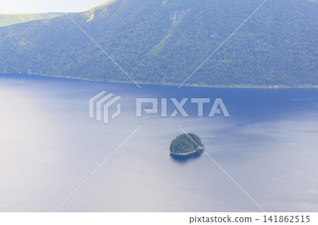 摩週湖(位於日本北海道,擁有日本最清澈的湖水,是繼俄羅斯貝加爾湖之後世界第二清澈的湖水) 摩週湖(位於日本北海道,擁有日本最清澈的湖水,是繼俄羅斯貝加爾湖之後世界第二清澈的湖水) 141862515