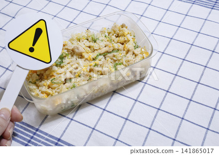 圖片旨在提醒人們不要提前準備炒飯。 圖片旨在提醒人們不要提前準備炒飯。 141865017