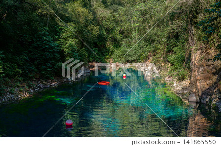 神秘湖，一個擁有清澈見底湖水的地方。 141865550