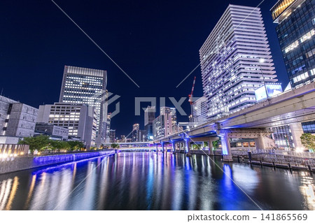 從大阪府大橋上眺望堂島和中之島的夜景 從大阪府大橋上眺望堂島和中之島的夜景 141865569