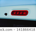 後門上安裝了高位剎車燈 141866418