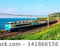 令人懷念的485系列特快列車北陸號，沿著日本海海岸線行駛。 141866556