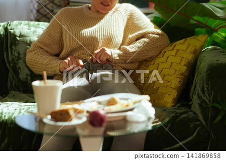 Body Image Concerns and Bloating from Fast Food Body Image Concerns and Bloating from Fast Food 141869858