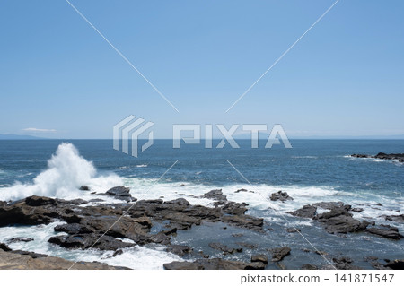 Rough waves and spray crashing against the rocks of Jogashima Island in Kanagawa Prefecture. Rough waves and spray crashing against the rocks of Jogashima Island in Kanagawa Prefecture. 141871547