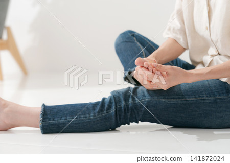 Women who massage their feet Women who massage their feet 141872024