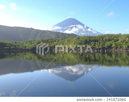 Inverted Mount Fuji and Lake Saiko Inverted Mount Fuji and Lake Saiko 141872060