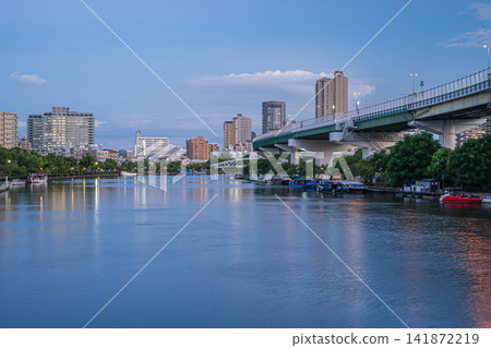 Evening scenery of the Okawa River, Osaka City Evening scenery of the Okawa River, Osaka City 141872219