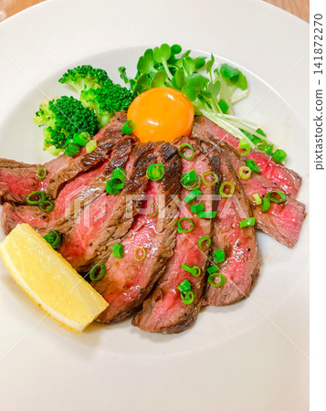 生牛排飯 141872270