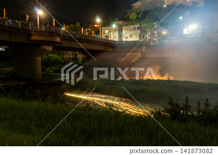 A fantastical night view of goldfish fireworks floating down the Tomoe River in Toyota City. A fantastical night view of goldfish fireworks floating down the Tomoe River in Toyota City. 141873082