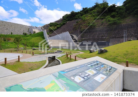 ◇茨木北水壩公園(風丘地帶廣場及水壩景觀)/大阪府茨木市北部愛川水壩週邊公園 ◇茨木北水壩公園(風丘地帶廣場及水壩景觀)/大阪府茨木市北部愛川水壩週邊公園 141873374