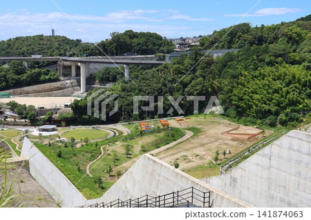 ◇Dam Park Ibakita (View from the Aigawa Dam crest road towards the Wind Hill Zone) / Ibaraki City, Osaka Prefecture ◇Dam Park Ibakita (View from the Aigawa Dam crest road towards the Wind Hill Zone) / Ibaraki City, Osaka Prefecture 141874063
