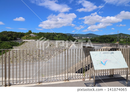 ◇茨木市水壩公園(從相川水壩頂部的公路眺望)/大阪府茨木市 - 水壩周圍的公園 ◇茨木市水壩公園(從相川水壩頂部的公路眺望)/大阪府茨木市 - 水壩周圍的公園 141874065