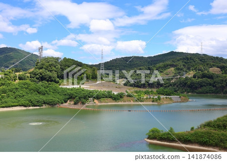 ◇Dam Park Ibakita (View from the Aigawa Dam crest road towards the suspension bridge) / Ibaraki City, Osaka Prefecture 141874086