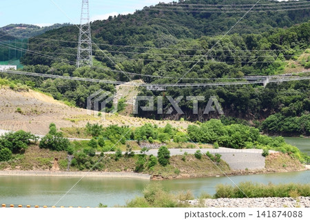 ◇Dam Park Ibakita (View from the Aigawa Dam crest road towards the suspension bridge) / Ibaraki City, Osaka Prefecture ◇Dam Park Ibakita (View from the Aigawa Dam crest road towards the suspension bridge) / Ibaraki City, Osaka Prefecture 141874088