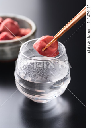 Shochu mixed with pickled plums Shochu mixed with pickled plums 141874465