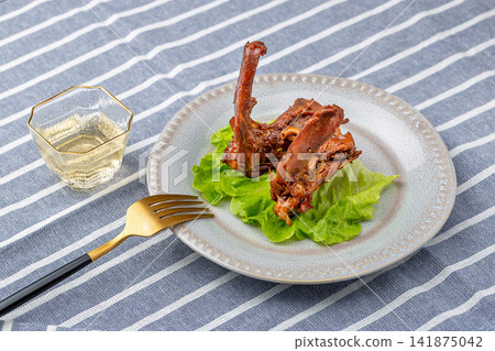 braised Duck Clavicle in Soy Sauce with Aromatic Spices braised Duck Clavicle in Soy Sauce with Aromatic Spices 141875042