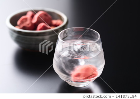 燒酒拌醃梅子 燒酒拌醃梅子 141875184