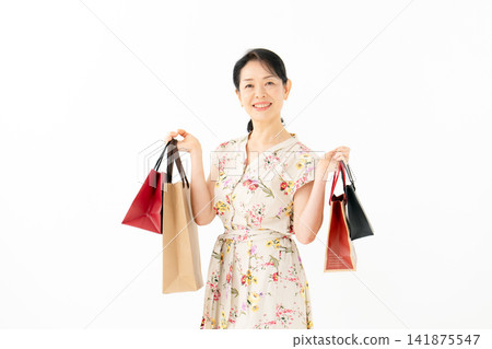 女性購物 141875547
