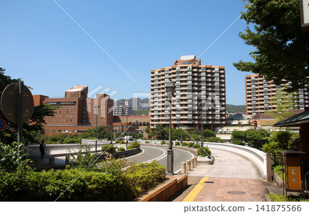 從蓬萊橋方向眺望阪急寶塚站週邊地區。 從蓬萊橋方向眺望阪急寶塚站週邊地區。 141875566
