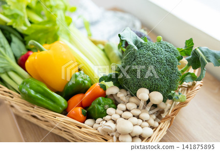 籃子裡的新鮮蔬菜 籃子裡的新鮮蔬菜 141875895
