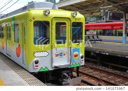 觀光列車「津土井」停靠鳥羽站(三重縣鳥羽市) 觀光列車「津土井」停靠鳥羽站(三重縣鳥羽市) 141875967