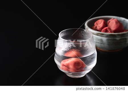 燒酒拌醃梅子 141876048