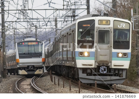 211 series and E233 series trains running on the Chuo Line 211 series and E233 series trains running on the Chuo Line 141876669