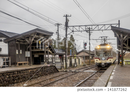 Nishi-Uozu Station and the local train on a rainy day Nishi-Uozu Station and the local train on a rainy day 141877262