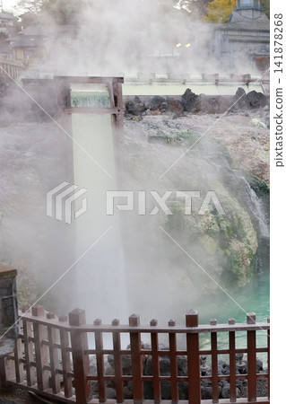 傳統的溫泉度假旅遊景點（群馬縣吾妻郡草津町草津溫泉） 141878268