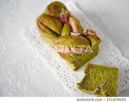 Matcha & Cherry Blossom Bean Paste Bread Matcha & Cherry Blossom Bean Paste Bread 141879020
