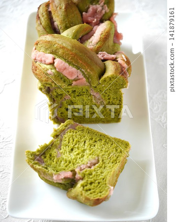 Matcha & Cherry Blossom Bean Paste Bread 141879161